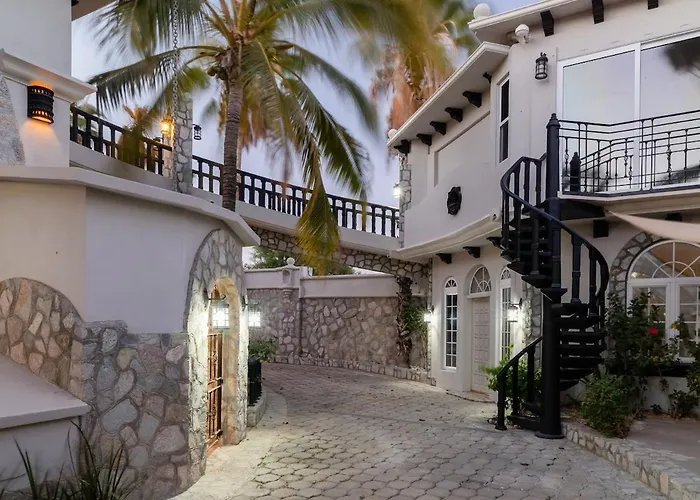 Castle With Rooftop Sea Views * Cabo San Lucas
